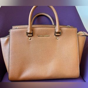 MICHAEL KORS Selma Saffiano Leather Convertible Satchel/Shoulder Bag | ACORN